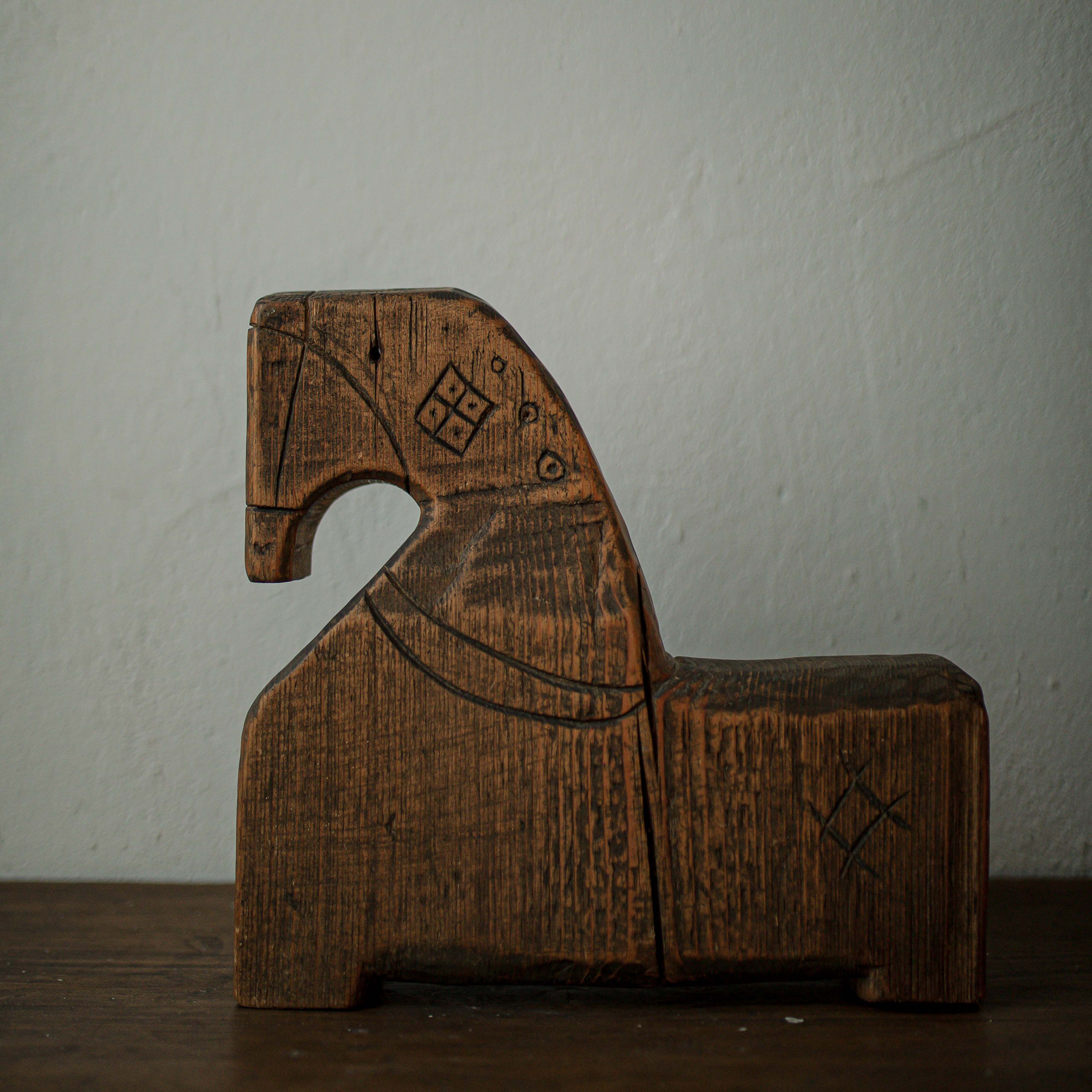 Конь WoodenArtefact, вид 1